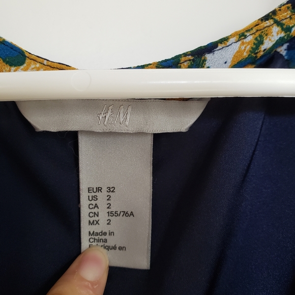 Dress - Picture 2 of 3